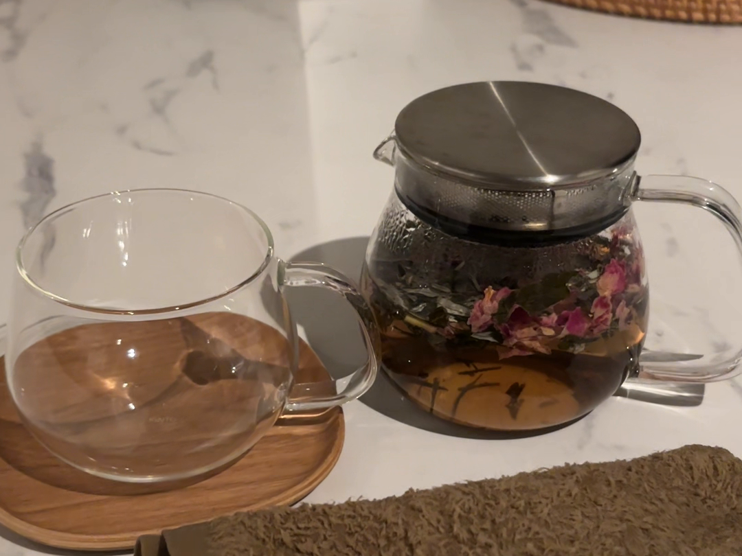 茶器とお茶のポット