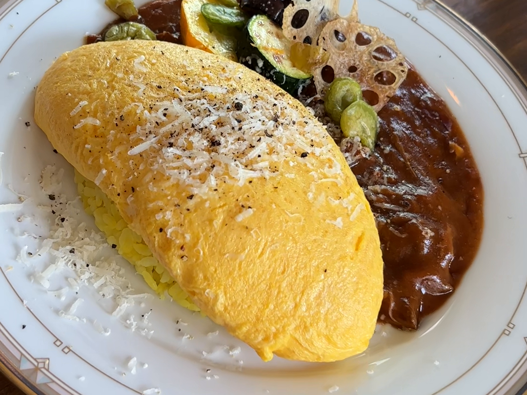 取材時のオムライスと野菜