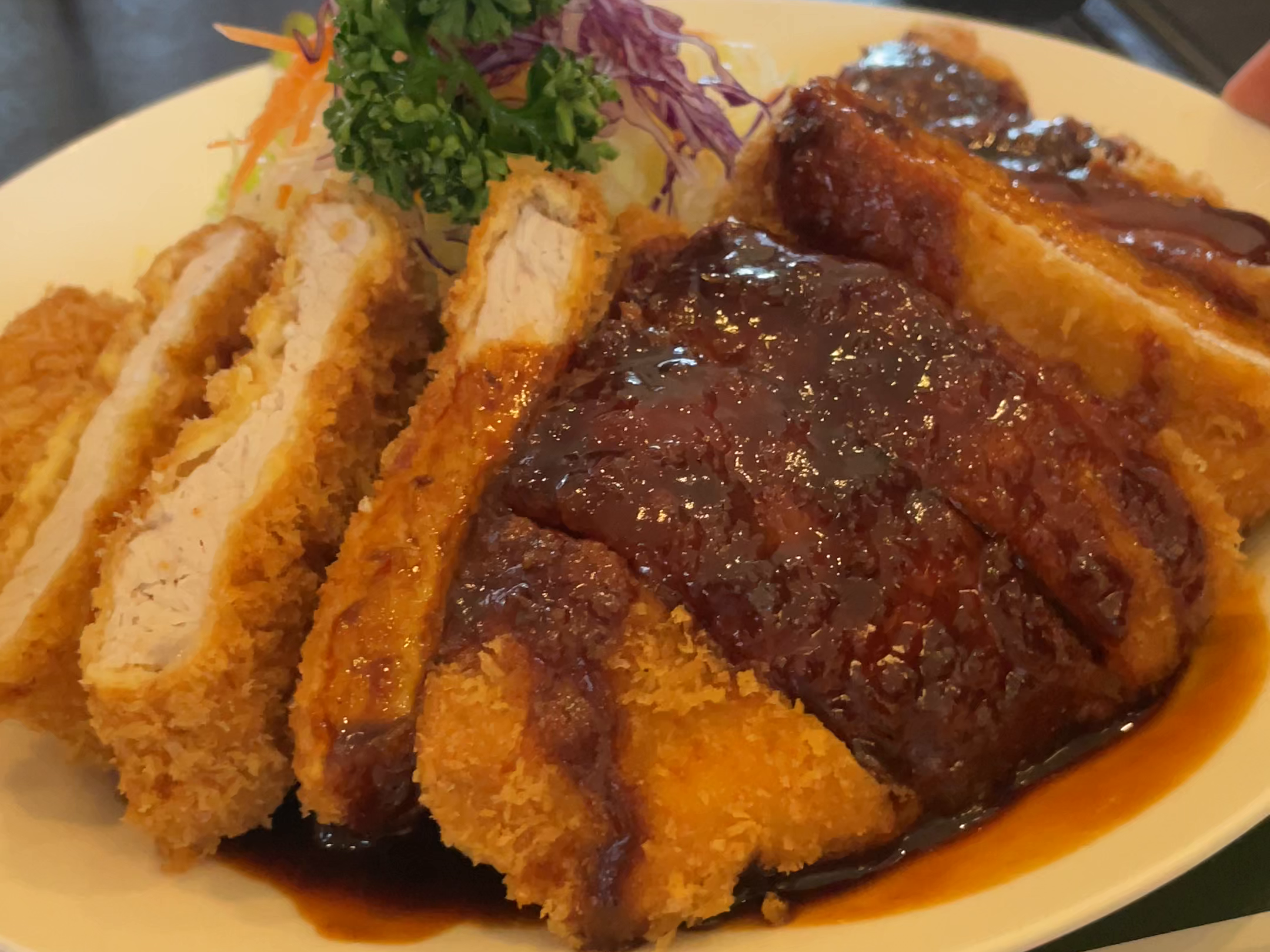 取材時のとんかつの盛り付け