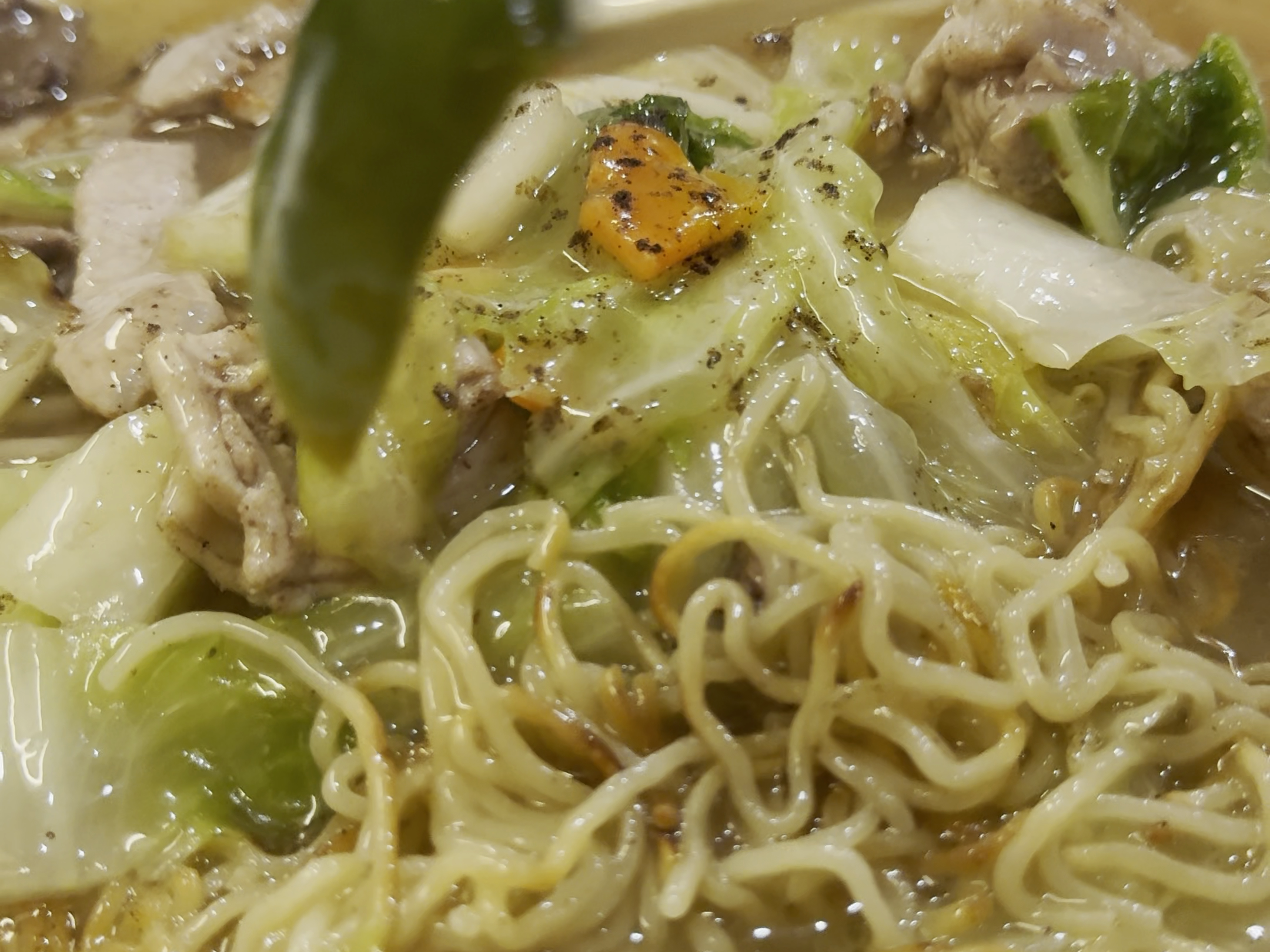 桔梗園の取材当時の麺と野菜に餡が絡む接写