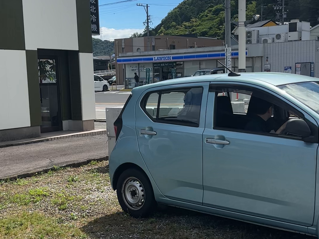 取材時の事業所と訪問用車両