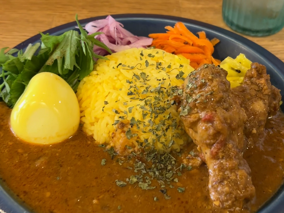取材時のカレーの皿